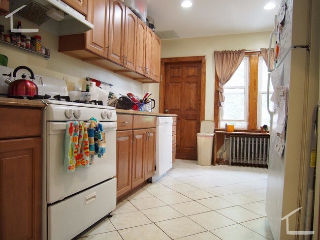 27 S Crescent Circuit Crescent unit B, Boston, MA 02135 - photo 4