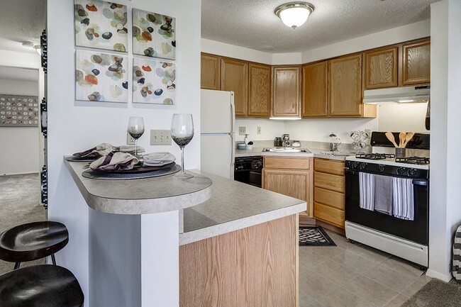 Kitchen and Breakfast Bar at Ashmore Trace