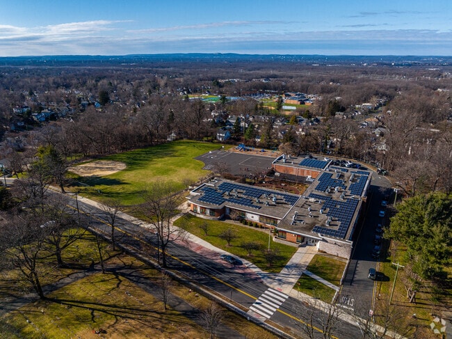 Jefferson Elementary School's campus is a public school on a quiet campus.
