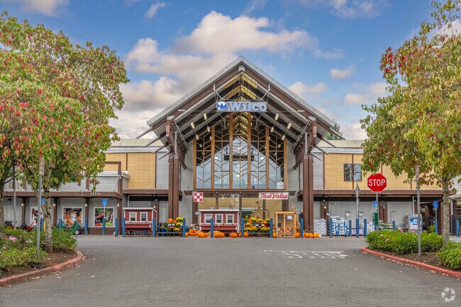 Blue Heron offers easy access to Westridge shopping destinations, featuring local boutiques, dining options, and essential services for convenience.