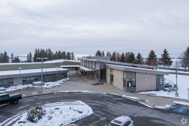 Freeman Middle School has a small student drop off loop in front of the school.