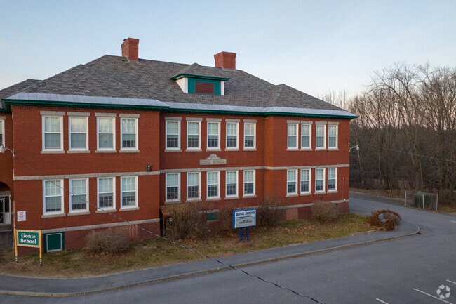 Gonic Elementary School is a public school in Strafford County.