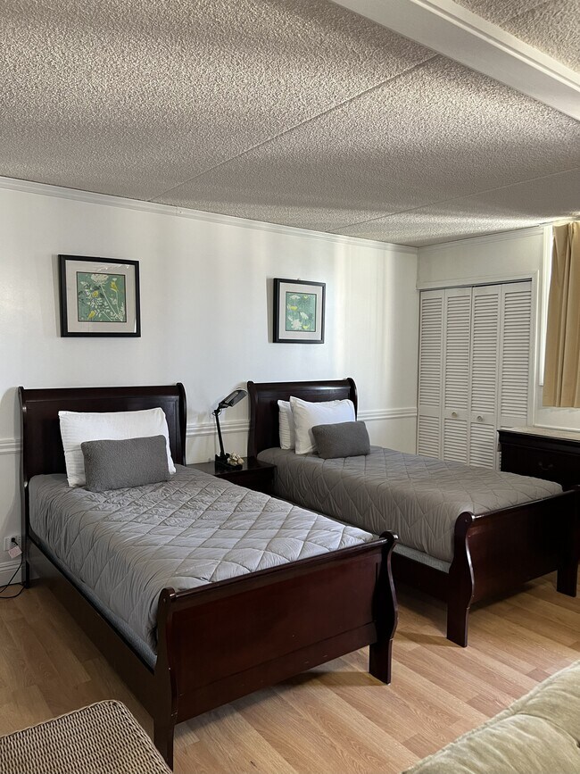 Royal Kuhio unit 2114, Honolulu, HI 96815 - photo 3