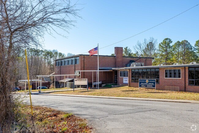 Dickson Elementary School serves Pre-K through 5th grade in Dickson.