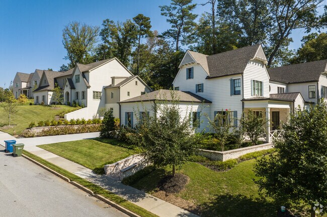 Neo-traditional style homes line the streets of Castlewood.
