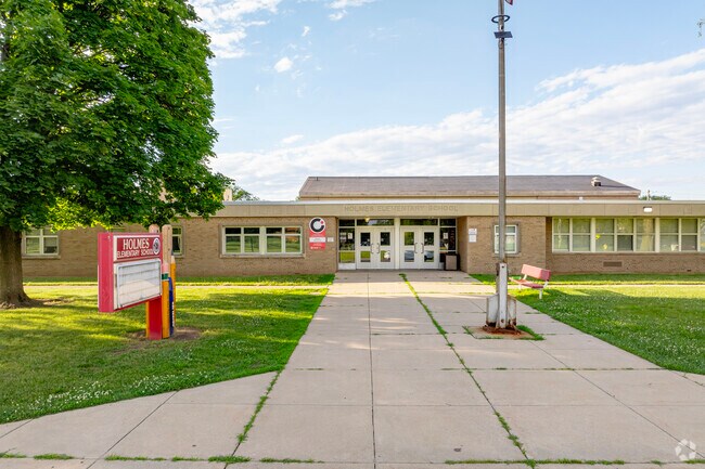 Holmes Elementary School boasts small class sizes and a wide range of after-school activies.