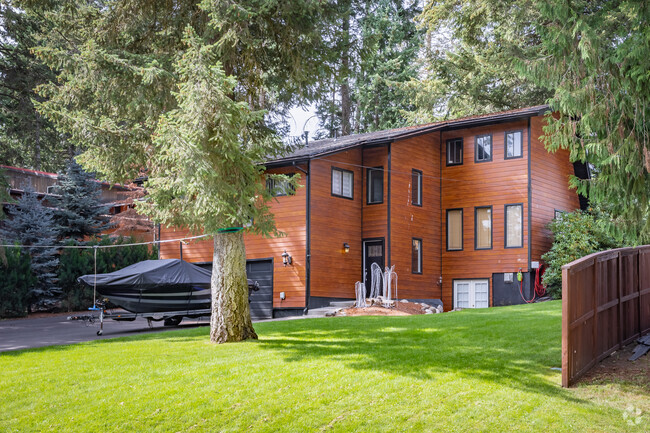 Modern log cabin homes can be found lining the shores of Avondale Lake.