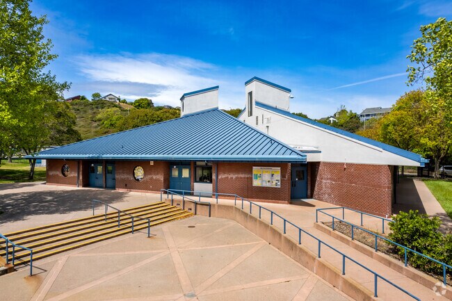 Glen Cove Elementary School is one of the top elementary in the Glen Cove neighborhood.