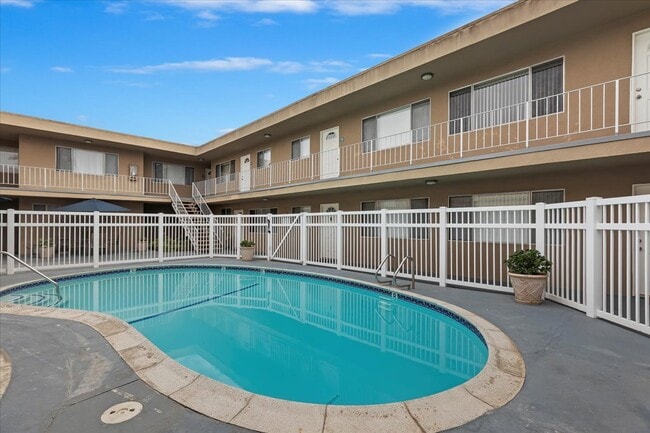 800 Meyer Lane, Redondo Beach, CA 90278 - photo 2