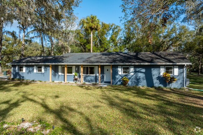 Single story ranchers are a common home style around Zephyrhills.