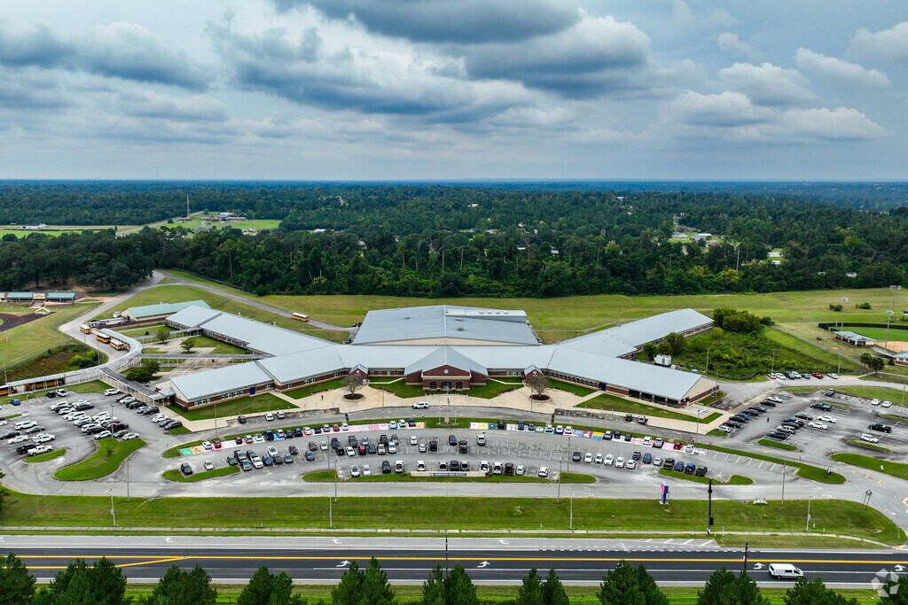 Marianna High School is a public school serving grades 9–12 in Marianna, Florida.