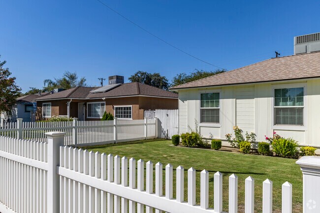 Benton Park residents keep their front lawns tidy.