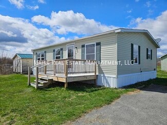 113 H St, Pittsfield, ME 04967