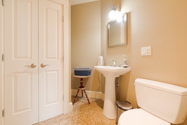 15 York Place unit 5, Cambridge, MA 02141 - photo 6