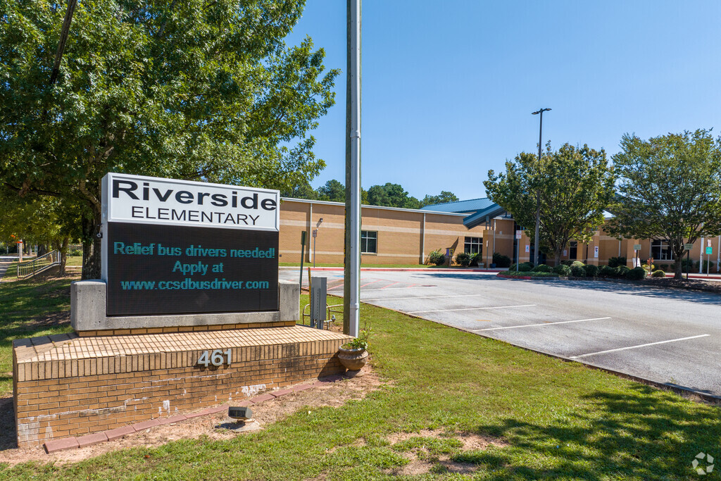 Riverside Elementary School is located at 461 South Gordon Rd SW, Mableton, GA 30126.