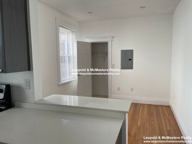 35 Peterborough St unit 3, Boston, MA 02215 - photo 6