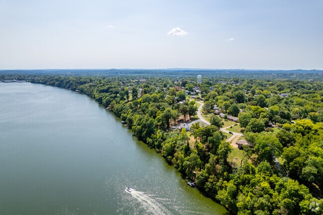 Old Hickory Village has multiple access points for boating on the lake.