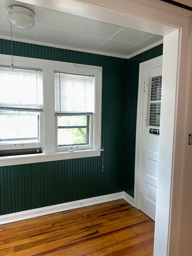 4700 W Hutchinson St unit First Floor, Chicago, IL 60641 - photo 3