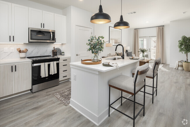 1 BR 1 BA, 819 SF