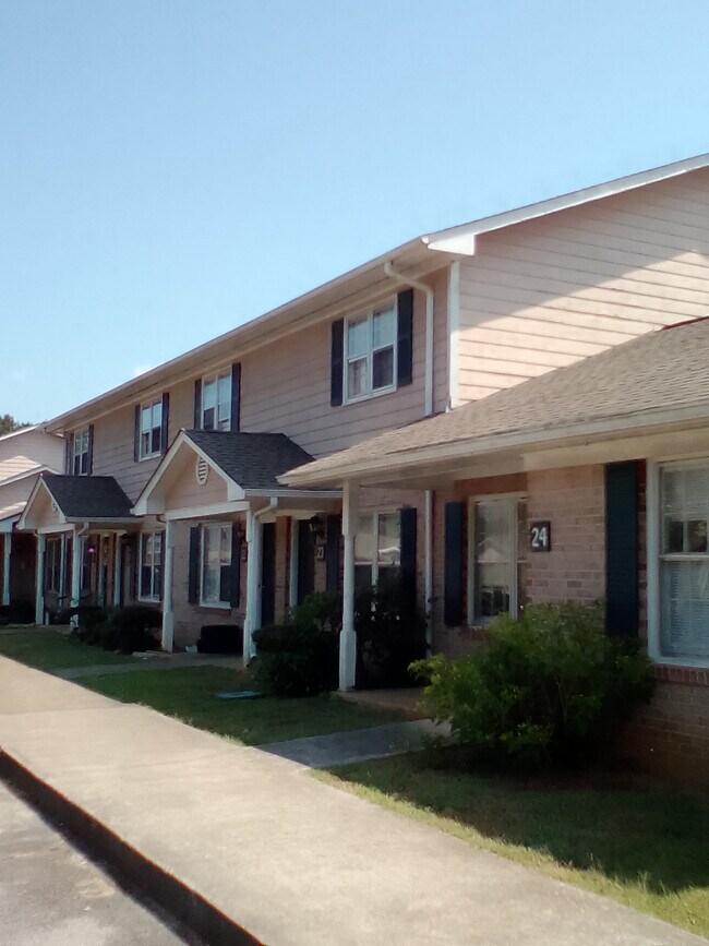 60 Milton Cir, Summerville, GA 30747