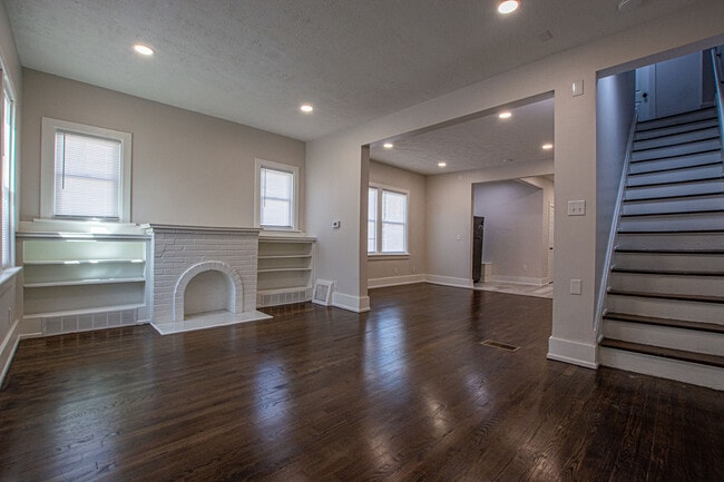 3812 Dodge St, Omaha, NE 68131 - photo 2