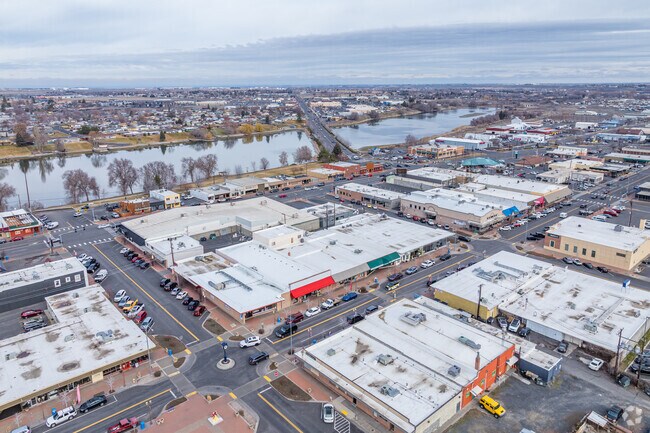 Downtown Moses Lake features great views over the lake.
