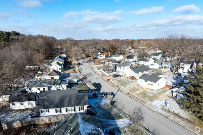 Grand-Summit’s quiet streets are perfect for families and outdoor enthusiasts alike.