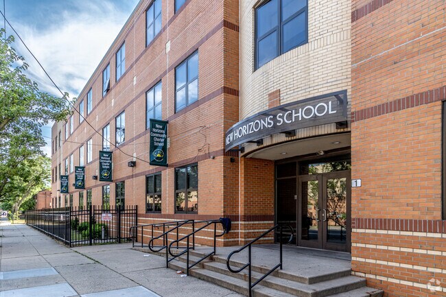 New Horizons Community Charter School has 21:1 student-teacher ratio.