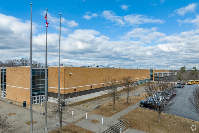 Coahulla Creek High School serves kids from 9th to 12th grade.