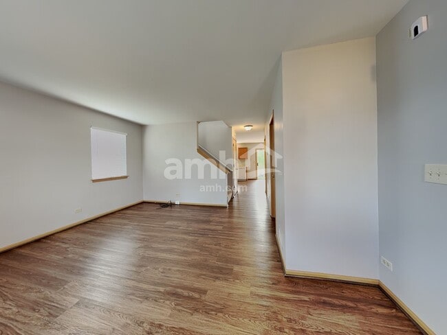 233 E Cobbler Ct, Round Lake Beach, IL 60073 - photo 7