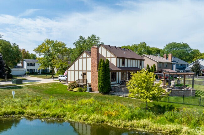 Nature is never far with many ponds and greens around Brookdale's homes.