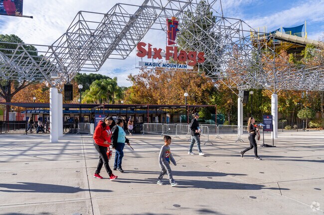 Six Flags Magic Mountain has something for every thrill-seeker in Valencia, from towering coasters to family-friendly fun.