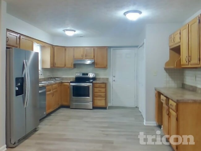 5220 Tamarisk Ct, Indianapolis, IN 46237 - photo 4