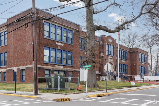277 students attend E. Roy Bixby School in Bogota, NJ.