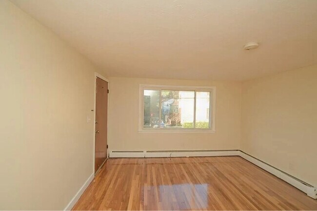 19 Crossman St, Mattapan, MA 02126 - photo 4