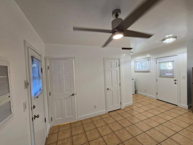 942 N Sweetzer Ave, West Hollywood, CA 90069 - photo 3