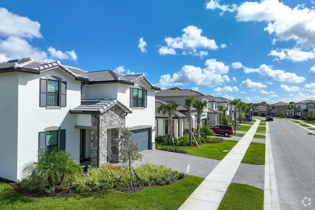 There are many family homes in The Mainlands of Tamarac Lakes ready for sale.