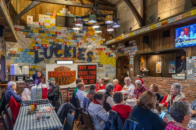 Luckie's in Oregon is a great spot to gather with friends.