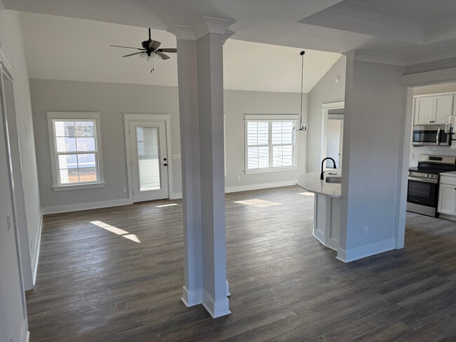 3030 Fincher Dr, Florence, SC 29501 - photo 2