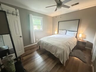 32 Hillside Cir, Greenville, SC 29607