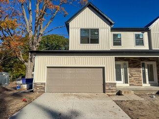 1989 S Shorewoods Ln, Holland, MI 49423