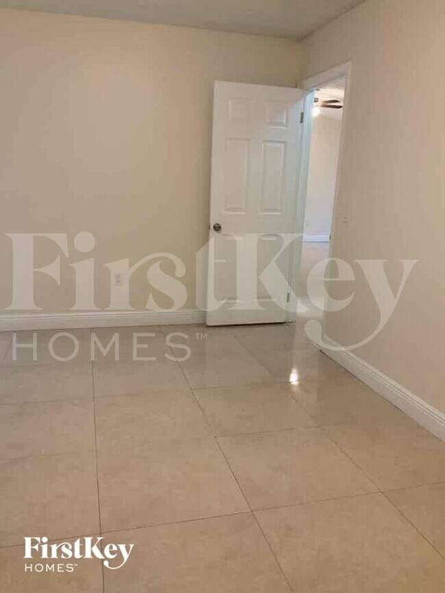 8410 NW 27th Place, Sunrise, FL 33322 - photo 7