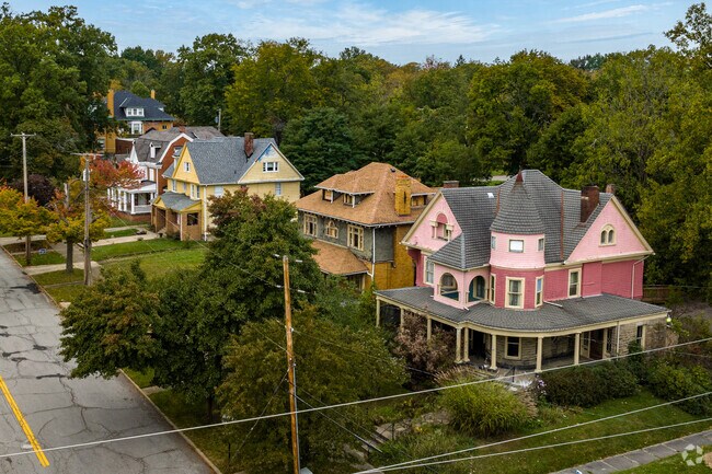 Residents of Wick Park enjoy large homes surrounded by dense old growth trees.