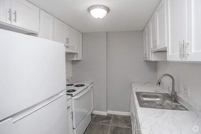 Maple Creek Village, Indianapolis, IN 46222 - photo 3