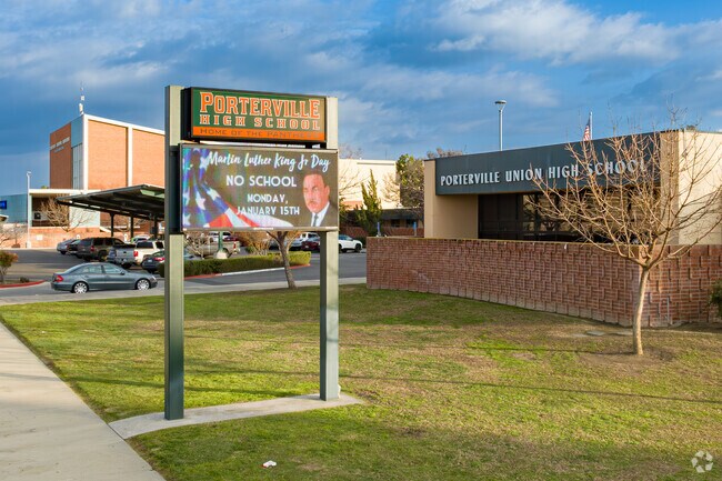 Porterville High School serves grades 9-12 in Porterville.