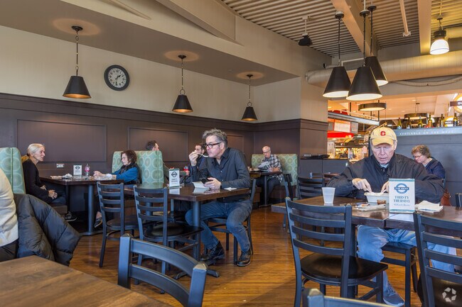 Lunds and Byerly's has a Hot Food Bar which is a popular lunch spot in Edina.