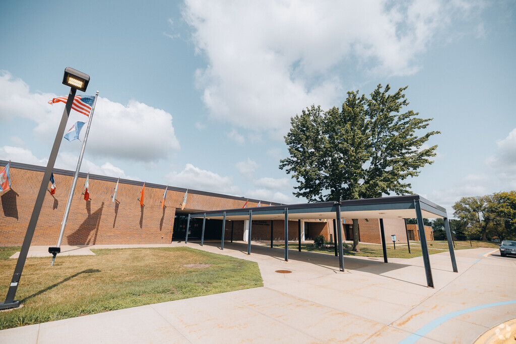 Diamond Path Elementary School of International Studies, Apple Valley