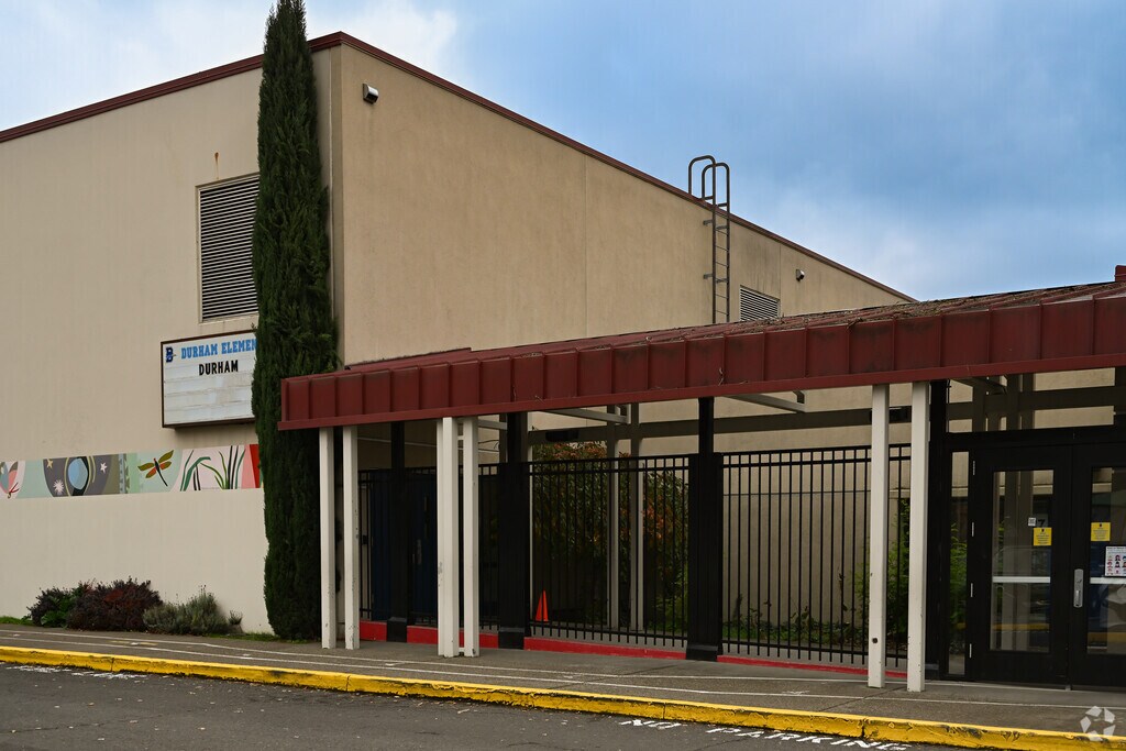 Durham Elementary School provides education in the neighborhood of 
Bull Mountain.