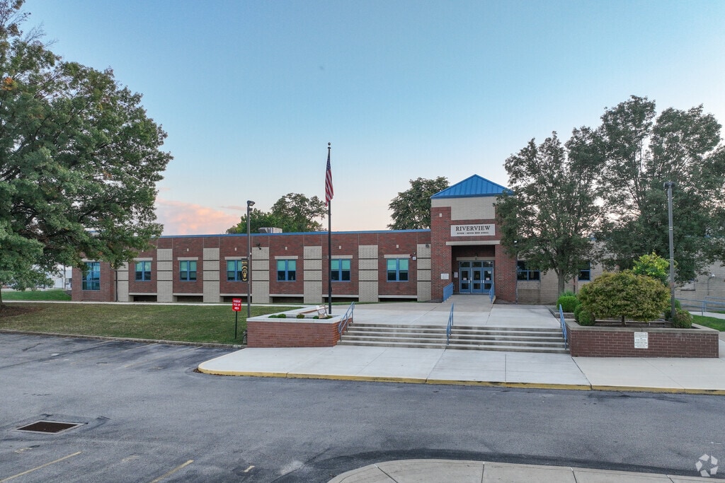 Riverview High School has 402 students.