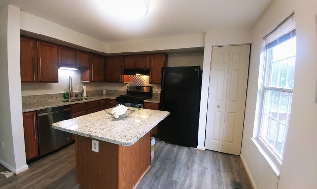 12921 Freestone Ct, Woodbridge, VA 22192 - photo 5